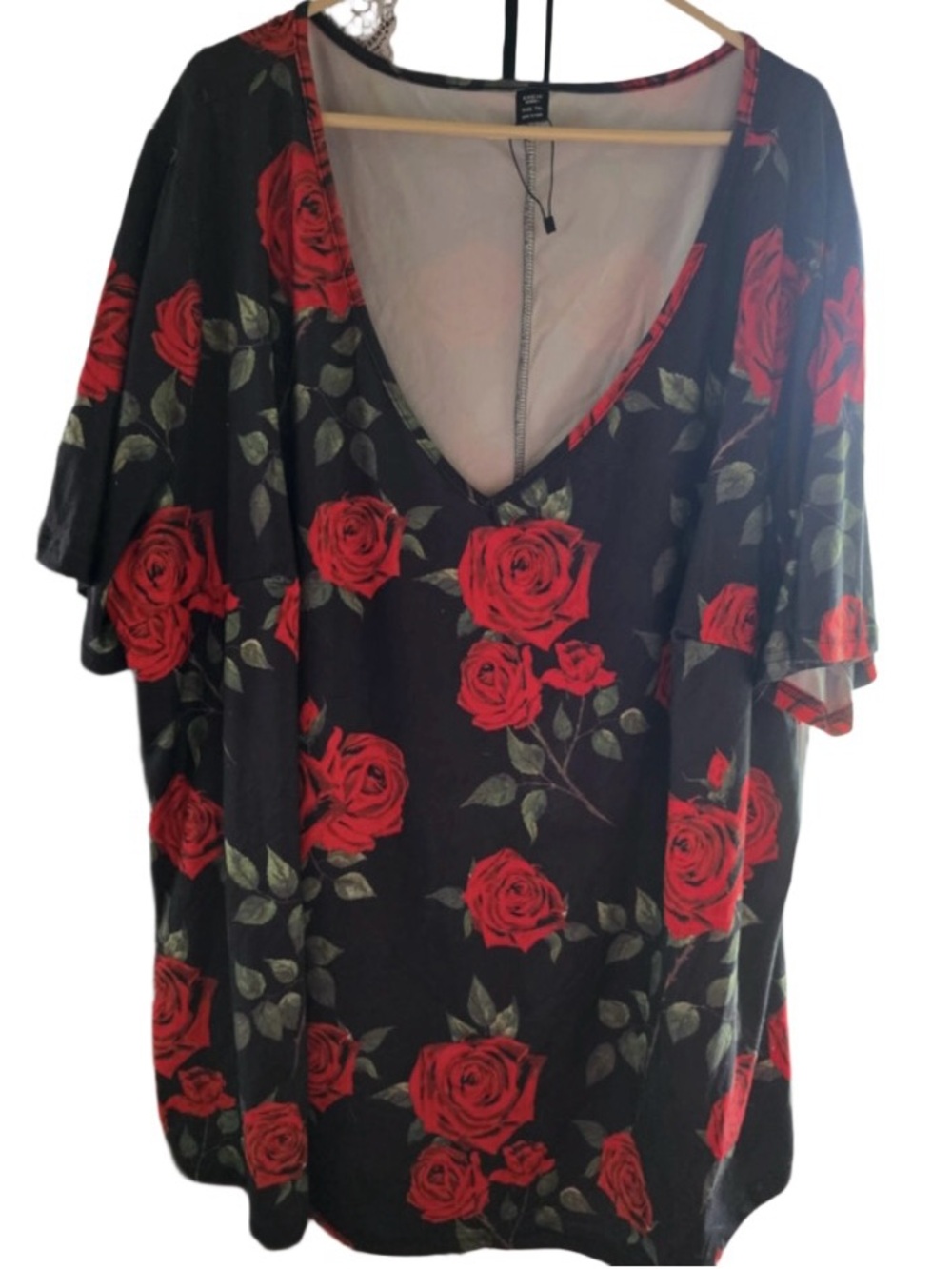 Plus Size Womens Black V-Neck Short Sleeve Tee Red Rose Print size 7XL pre-owned